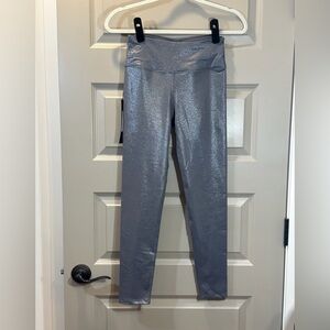 NWT Noli Yoga Shimmering Leggings in color 'carbon size small